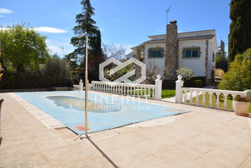 Foto c0739f8f-77d0-4476-a9a5-bb5faf8aaa06. Xalet amb aparcament piscina a Carabaña