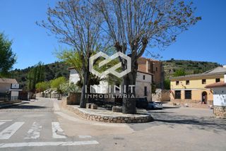 Casa a Moratilla de los Meleros. Tu proyecto soñado empieza aquí casa con patio y buhardilla en l