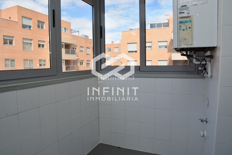 Foto 5c29baed-e9f4-494a-971d-5f95e2f99c27. Pis amb calefacció aparcament piscina a Yebes - valdeluz Yebes