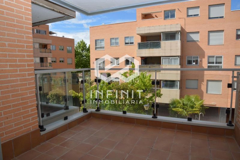 Foto 9800d57d-8bf9-4eb0-a36a-9be20121c87a. Pis amb calefacció aparcament piscina a Yebes - valdeluz Yebes