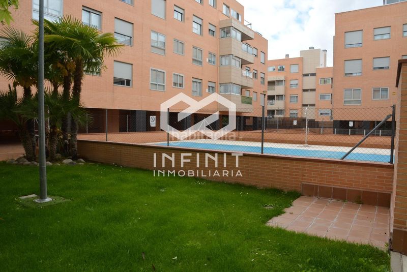 Foto d1cbfe06-b9db-4260-abde-93469d8e3131. Pis amb calefacció aparcament piscina a Yebes - valdeluz Yebes