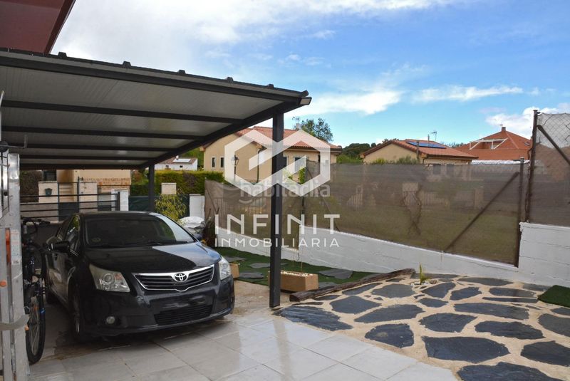 Foto 1449c3f1-9a6b-4d5f-8f59-fb99a060b0ec. Xalet amb calefacció aparcament piscina a Yebes - pueblo Yebes