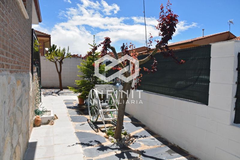 Foto 73dea717-02fa-4921-87cc-9ed3ec29019e. Xalet amb calefacció aparcament piscina a Yebes - pueblo Yebes