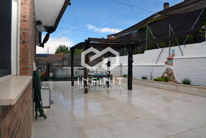 Foto e6bfe6b9-0dd0-449c-8866-b54d8699a4f1. Xalet amb calefacció aparcament piscina a Yebes - pueblo Yebes