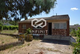 Chalet in Robledillo de Mohernando. 1700 m2 de libertad la oportunidad que no vuelve dos veces...