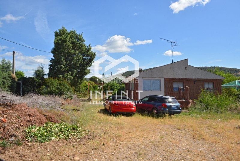 Foto e6ffea3d-b36b-4d9c-86a9-ad29cf9b719f. Xalet amb aparcament a Robledillo de Mohernando
