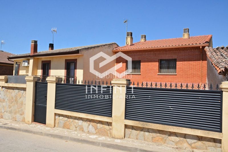 Foto 87e42696-5e7b-4cd5-bbea-4bf2aa608d3d. Casa amb calefacció a Santorcaz