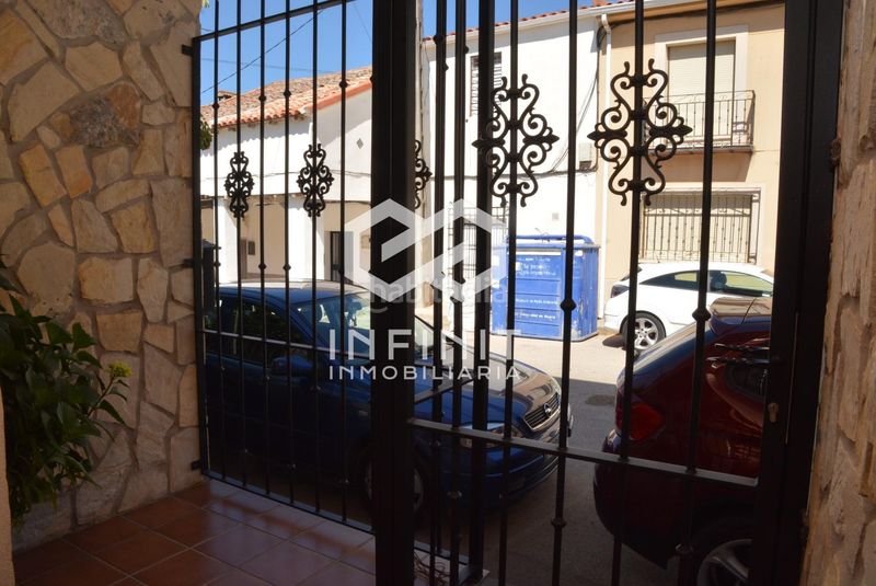 Foto 98d8bc3b-001f-4ac0-9215-09fa97d2af2c. Casa amb calefacció a Santorcaz