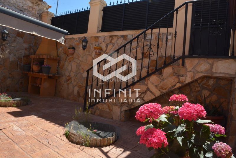 Foto f54afbbc-6887-4a91-b3ee-72f141af2ab0. Casa amb calefacció a Santorcaz