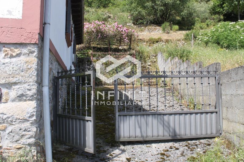 Foto 05f04b62-a59d-419a-9df6-49c60e26092c. Xalet amb calefacció aparcament a Somiedo