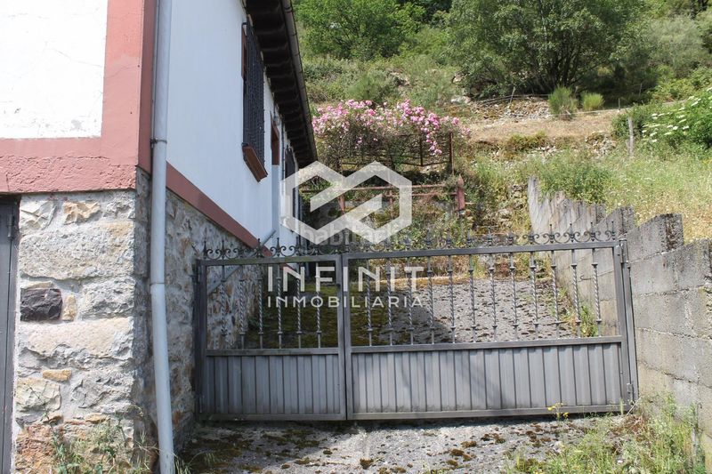 Foto b8d8202c-fb82-43ce-b628-57fd4471b271. Xalet amb calefacció aparcament a Somiedo