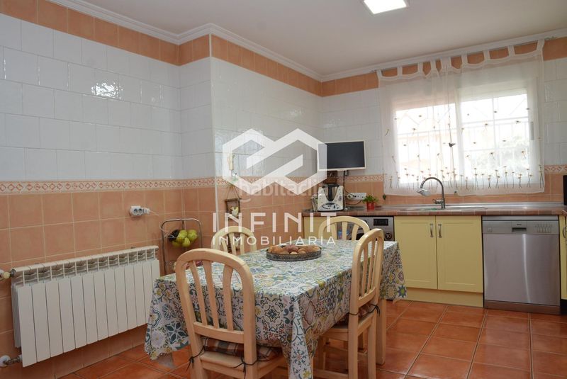 Foto 10bd8837-f523-459a-ba04-343578435c59. Casa aparellada amb calefacció aparcament piscina a Torrejón del Rey