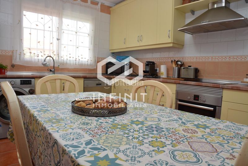 Foto 1ddb5897-44fb-4e6b-b28f-d5ff37554738. Casa aparellada amb calefacció aparcament piscina a Torrejón del Rey