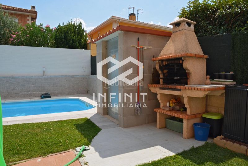 Foto 323e746d-4f86-457c-a627-0a2bb2361049. Casa aparellada amb calefacció aparcament piscina a Torrejón del Rey