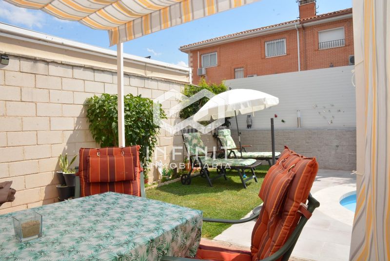 Foto 4210ae92-1d59-4891-967b-706959c1f9ff. Casa aparellada amb calefacció aparcament piscina a Torrejón del Rey