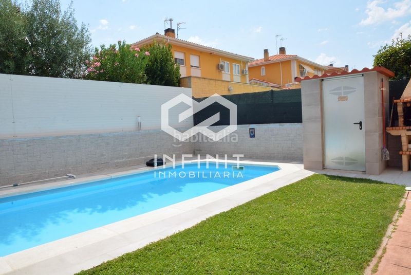 Foto 71a39264-b0d8-4f47-b06f-023e6a02d6c5. Casa aparellada amb calefacció aparcament piscina a Torrejón del Rey