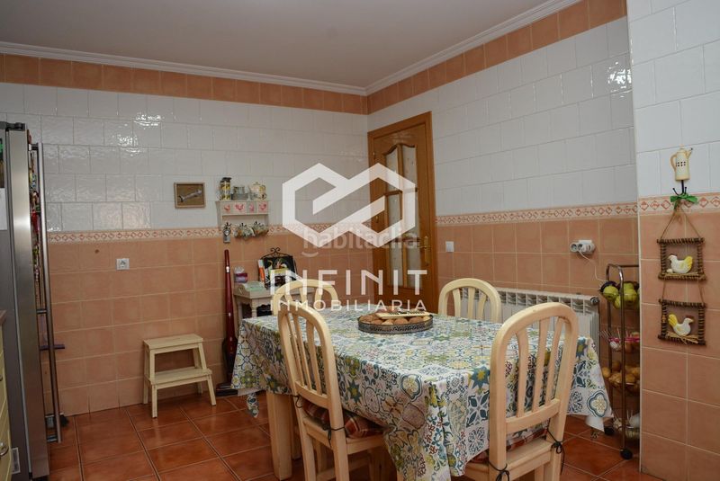 Foto b0a504be-56b1-48ed-af5e-014a484b3cb5. Casa aparellada amb calefacció aparcament piscina a Torrejón del Rey