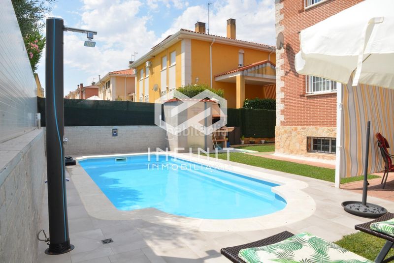 Foto df47b45f-0463-4b13-a46b-639d786ca9bf. Casa aparellada amb calefacció aparcament piscina a Torrejón del Rey