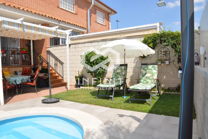 Foto e06df9f5-d34a-4221-9f19-256c789806bd. Casa aparellada amb calefacció aparcament piscina a Torrejón del Rey