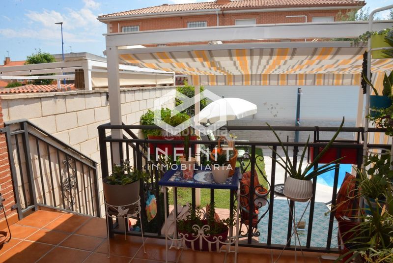 Foto f26a17cf-74d0-4cb0-a5c3-92b9fd553d7d. Casa aparellada amb calefacció aparcament piscina a Torrejón del Rey