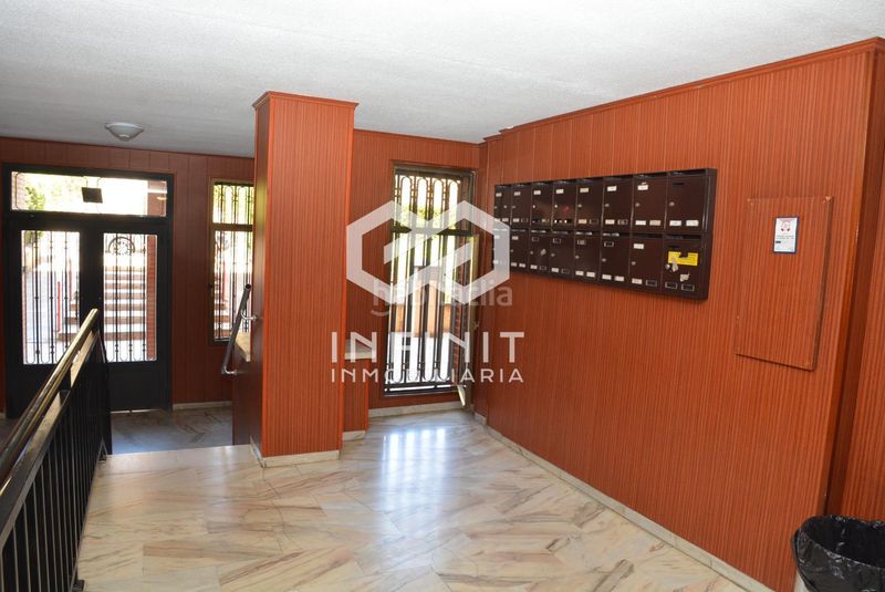 Foto c90b3e59-f325-4d2c-b572-1d1f8406a4d6. Flat with heating parking in Alamín Guadalajara