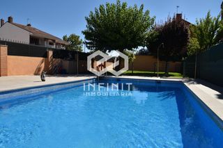 Casa adossada a Alcalá Magna. Pedazo de casa! adosado con piscina, jardín y espacio para toda