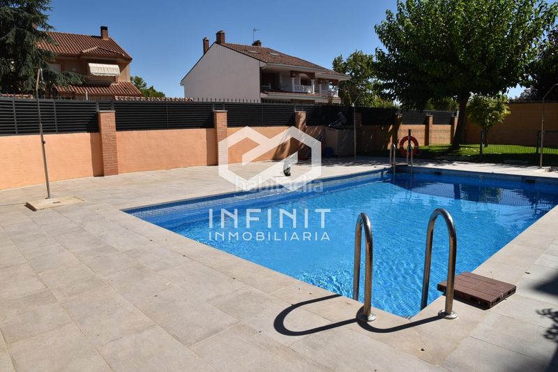 Foto 0708deb0-6c5b-450f-af5c-ccdfe88f0747. Casa adossada amb calefacció aparcament piscina a Alcalá de Henares