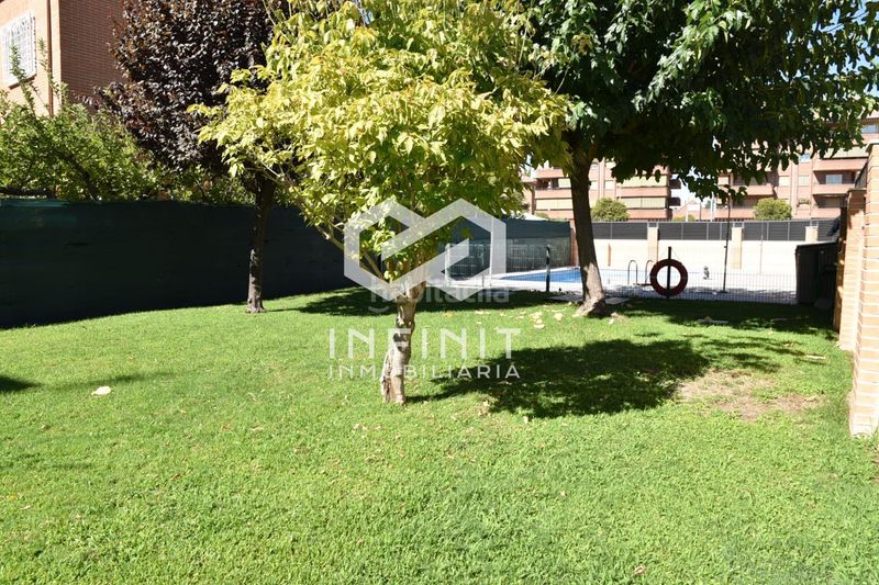 Foto 1ce3e4b6-5f92-4c36-8b87-e847b0fa9bf2. Casa adossada amb calefacció aparcament piscina a Alcalá de Henares