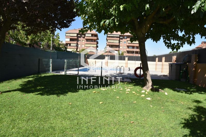 Foto 346748f2-d77c-4cee-9652-04ae59365769. Casa adossada amb calefacció aparcament piscina a Alcalá de Henares