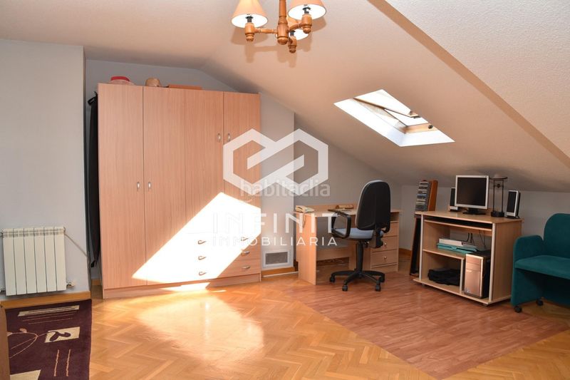 Foto 5a7581e4-bdb0-4a26-b162-dbf25e332356. Casa adossada amb calefacció aparcament piscina a Alcalá de Henares