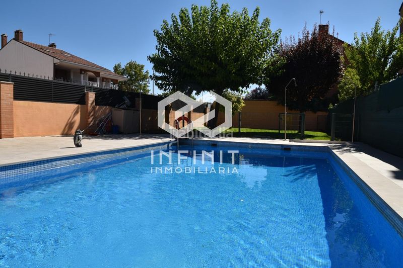 Foto 894056e9-169d-41fb-bfe9-54a1110fe9e6. Casa adossada amb calefacció aparcament piscina a Alcalá de Henares