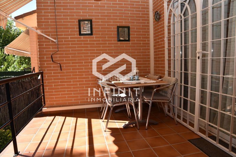 Foto 8c47e43f-b0d5-44b0-95c5-6311ba830096. Casa adossada amb calefacció aparcament piscina a Alcalá de Henares