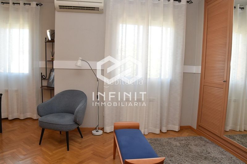 Foto b999be67-29c4-4025-b841-5846a3f18752. Casa adossada amb calefacció aparcament piscina a Alcalá de Henares