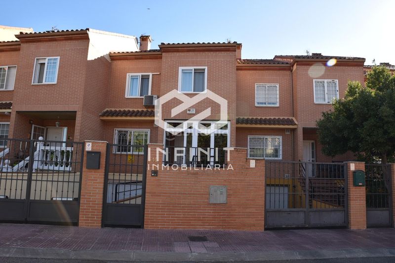 Foto c0d77cdb-f1d7-489b-aa02-487015f5086a. Casa adossada amb calefacció aparcament piscina a Alcalá de Henares
