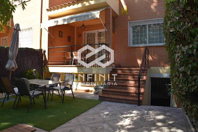 Foto c873d097-595e-40a1-87c5-297f123554ee. Casa adossada amb calefacció aparcament piscina a Alcalá de Henares
