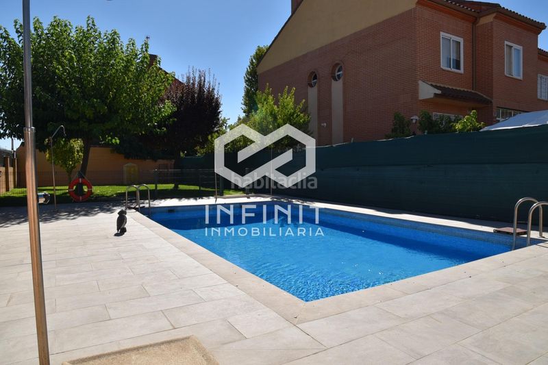 Foto cbeadd18-ceb5-442f-a426-e3b3f91f5911. Casa adossada amb calefacció aparcament piscina a Alcalá de Henares