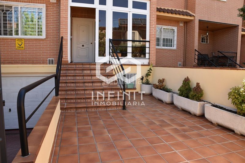 Foto cec02fea-10f3-41b2-b6df-cd95baf80404. Casa adossada amb calefacció aparcament piscina a Alcalá de Henares