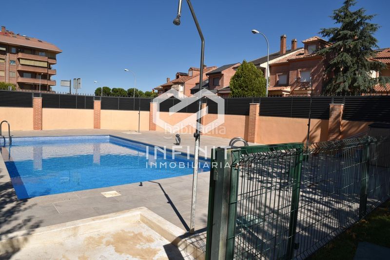 Foto fedf7e3c-76ce-4161-96d5-e7e612cdb0fa. Casa adossada amb calefacció aparcament piscina a Alcalá de Henares