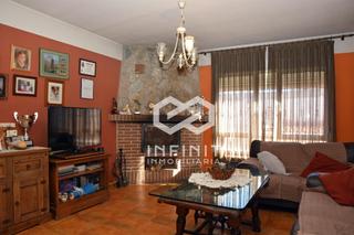 Xalet en Torres de la Alameda. Un chalet como la copa de un pino... si lo ves te lo quedas
