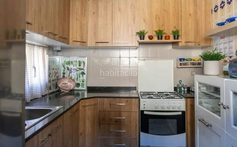 Foto f051d89d-be6f-4e3d-ad36-b21c2a917686. Casa amb xemeneia aparcament a Alguazas
