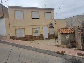 Casa a Ceutí. Venta de vivienda con parcela en los torraos
