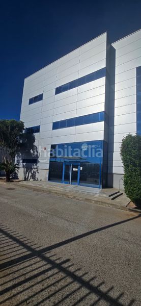 Foto 4fb39083-2251-4a96-bee9-edd1640b45f7. Affitto edificio in Rinconada (La)