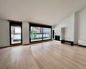 tic a Escaldes-Engordany. Espacioso tico en el corazn de escaldesengordany