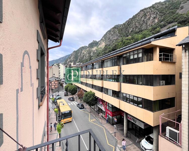 Foto 4a3f0264-8aa7-40fc-afb3-450e0b335025. Alquiler ático amplio dúplex en alquiler en el corazón en Andorra la Vella
