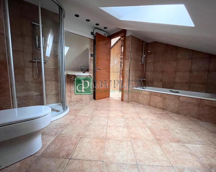 Foto 62dd63ab-ae60-4107-9078-582a97cef369. Alquiler ático amplio dúplex en alquiler en el corazón en Andorra la Vella