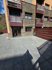 Miete Appartement in Soldeu-Incles. Piso de dos habitaciones con amplia terraza en incles