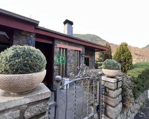 Chalet in Encamp. Chalet de excepción en encamp con apartamento anexo