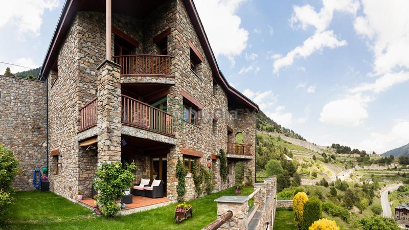 Foto c6d0b9d8-1a98-4c26-95a4-3f597593ca77. Chalet espectacular chalet en venta en Canillo Canillo