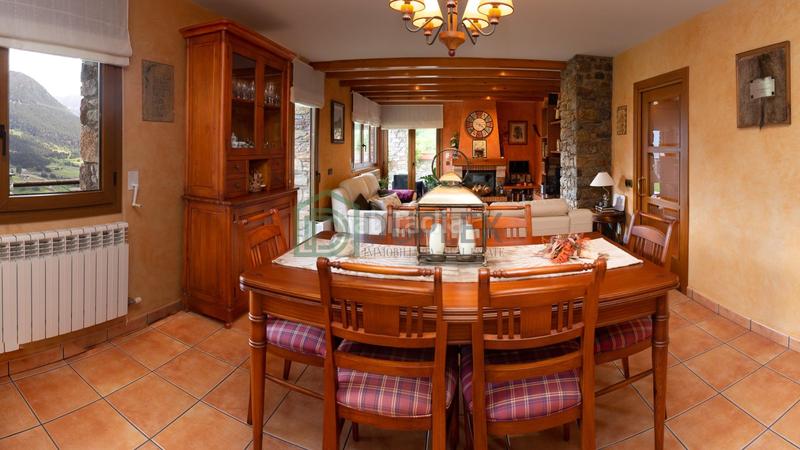 Foto fbb25d2c-83e0-4639-8f13-646f0b61d338. Chalet espectacular chalet en venta en Canillo Canillo