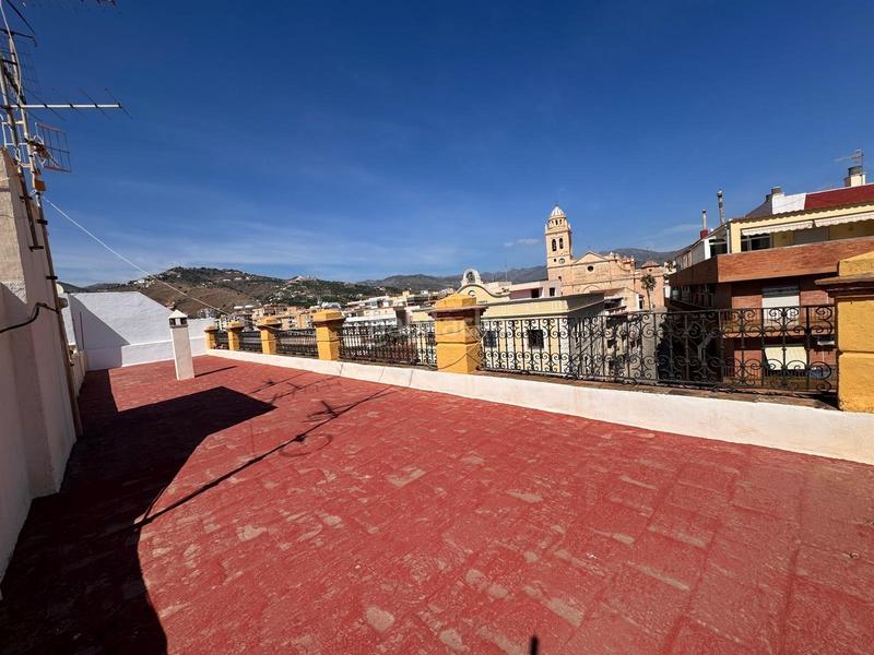 Foto 8a5809bd-5278-4882-a9d8-9bac3895c024. Piso señorial piso en plaza constitucion, almuñecar, granada en Almuñécar